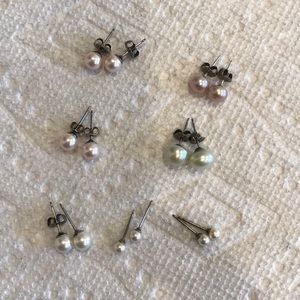 Pearl earrings (7 sets)